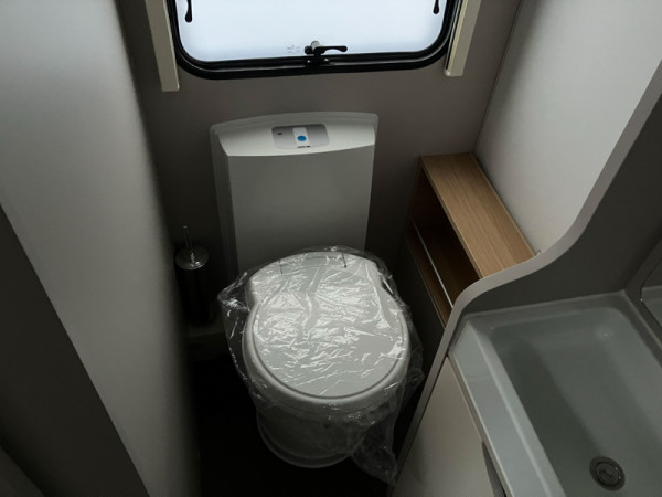 ADORA DL SEINE INTERIOR 011