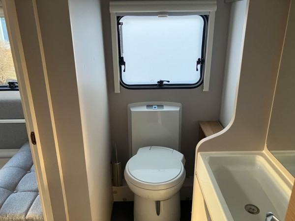 ADORA SAVA INTERIOR 009