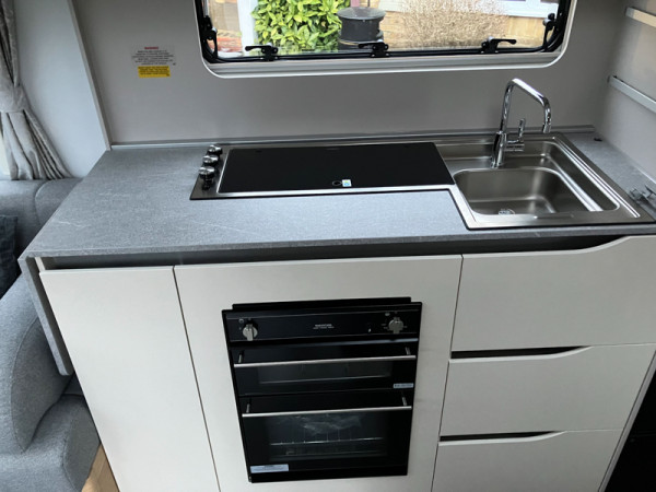 ADORA DL SEINE INTERIOR 004