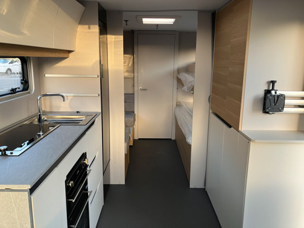 ADORA SAVA INTERIOR 003