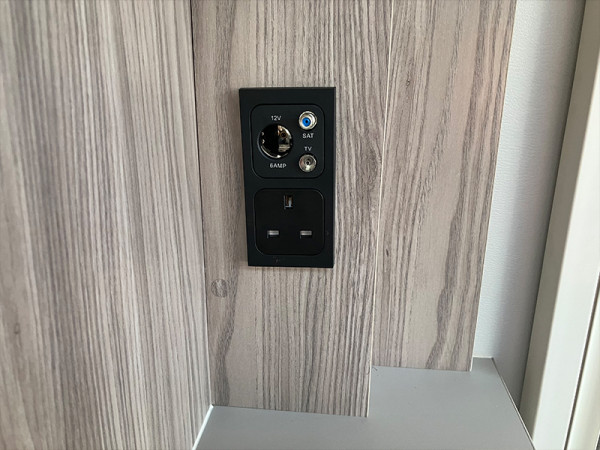 Aurora Sockets