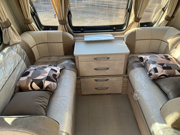 Mistral Front Lounge