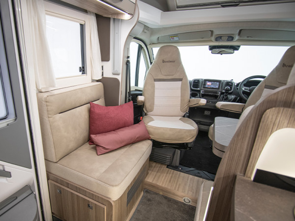 Benimar Mileo 294 Front Seating