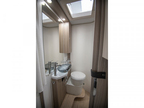 Benimar Mileo 294 Bathroom