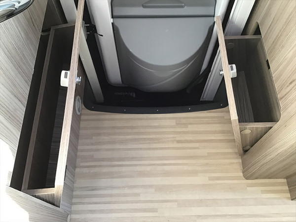 Tessoro 413 Storage pockets