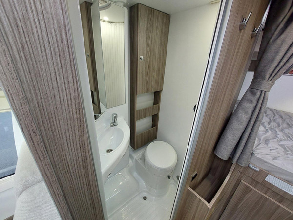 Primero 201 Washroom