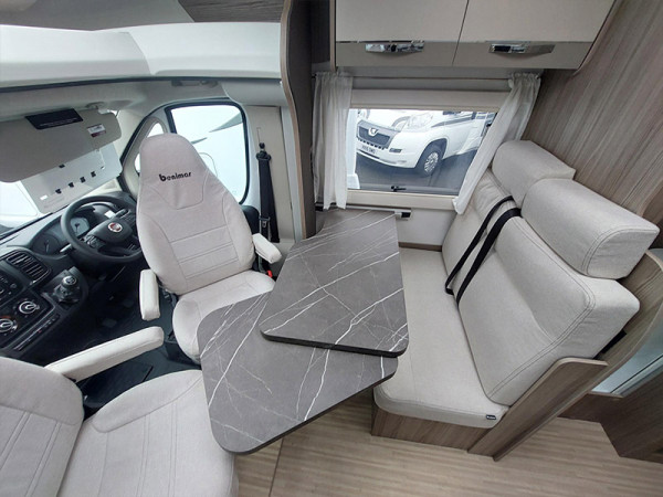 Primero 201 Front Lounge
