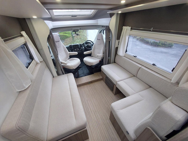 Primero 286 Front Lounge
