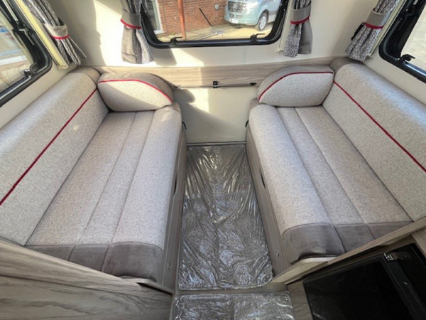 135 Rear Lounge