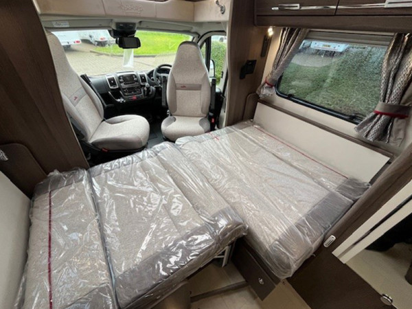 Majestic 250 Front Bed Make Up
