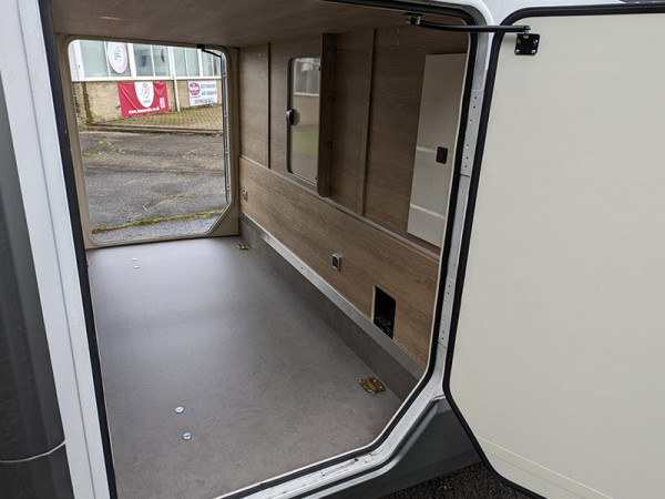 K Yacht 86 Garage