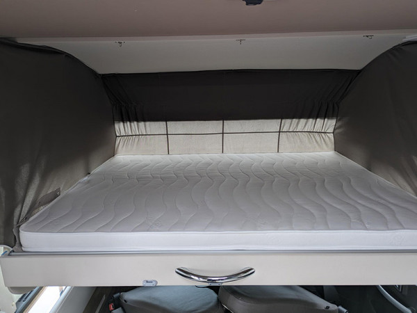 K Yacht 86 Drop down bed