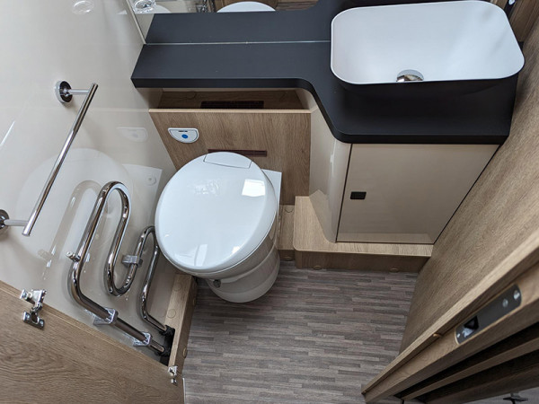 K Yacht 86 Bathroom
