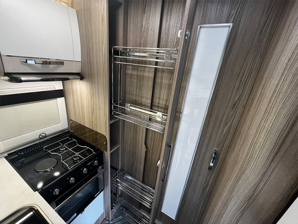 Tessoro 463 kitchen storage