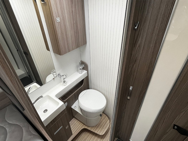 Tessoro 463 bathroom