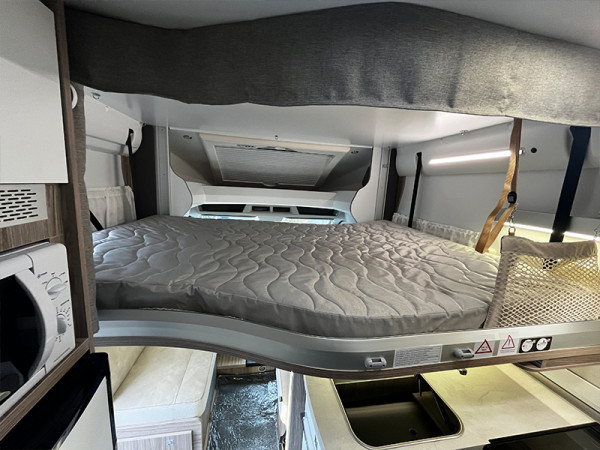 Tessoro 463 drop down bed