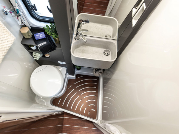 Admiral 6.3 Washroom