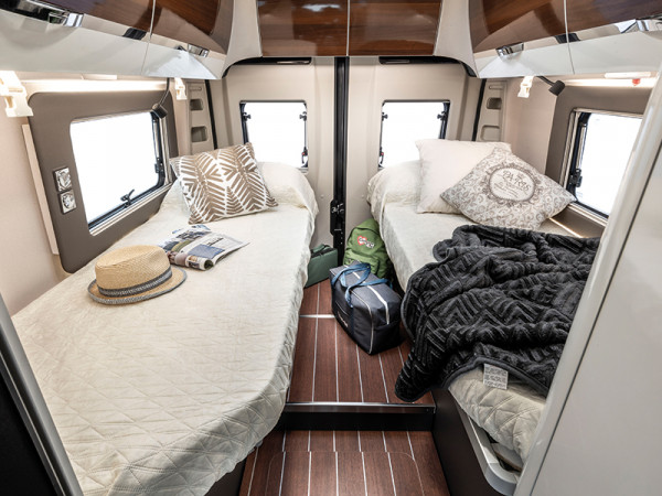 Admiral 6.3 Rear Single Beds