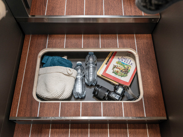 Admiral 6.3 Floor Storage