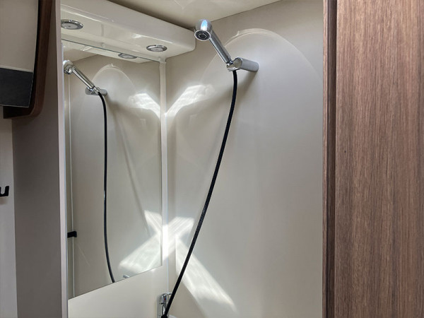 Baron 530 shower