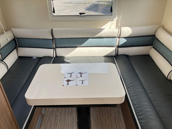 Baron 530 rear lounge