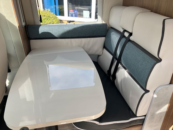 Baron 530 travel seats