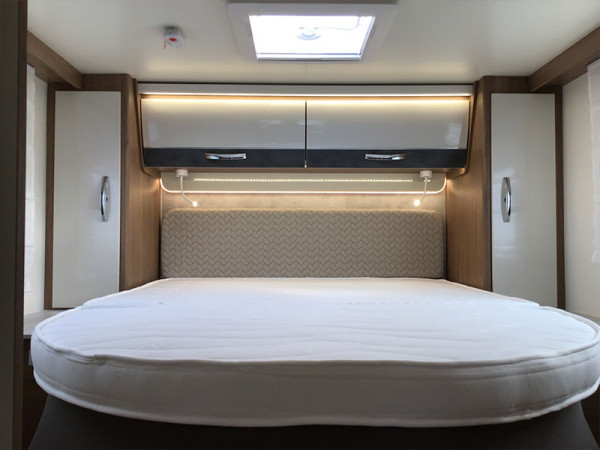 Baron 579 rear bed