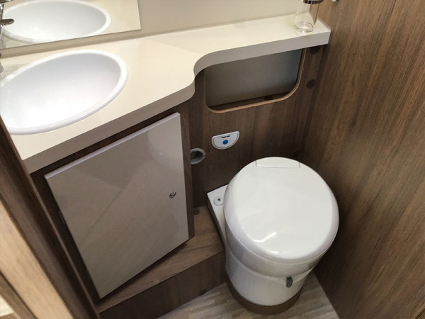 Baron 579 washroom