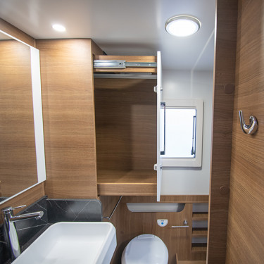 Tessoro 487 washroom storage