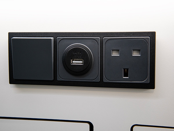 P57 USB and Plug 600x450
