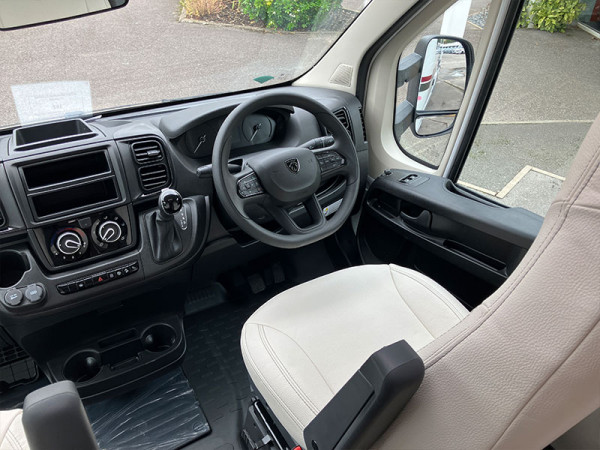 Baron 560 cab AUTO
