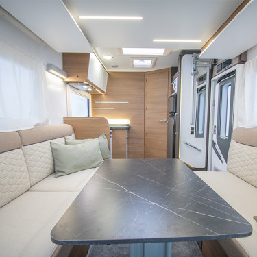 Tessoro 487 Front to Rear Dining