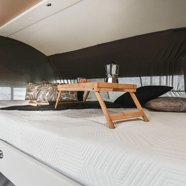 K Yacht 86 Drop Down Bed