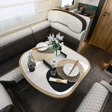 K Yacht 59 Dinning table