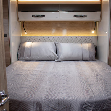 K Yacht 90 Island Bed