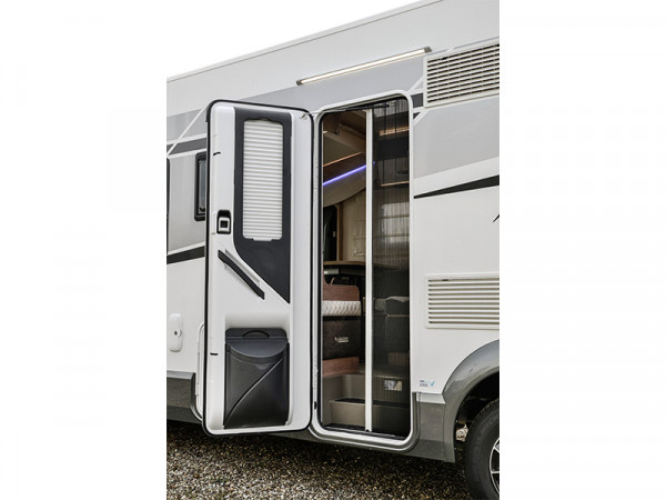 Habitation door with flyscreen