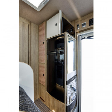 K Yacht 59 Fridge and habitation door