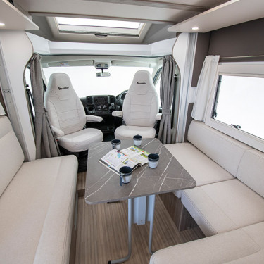 Primero 286 Front Lounge